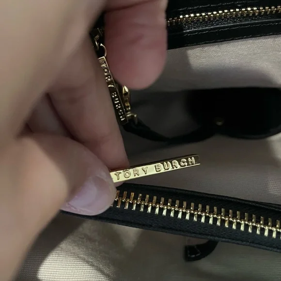 Authentic Tory Burch Large Saffiano Leather Tote - Picture 12 of 15